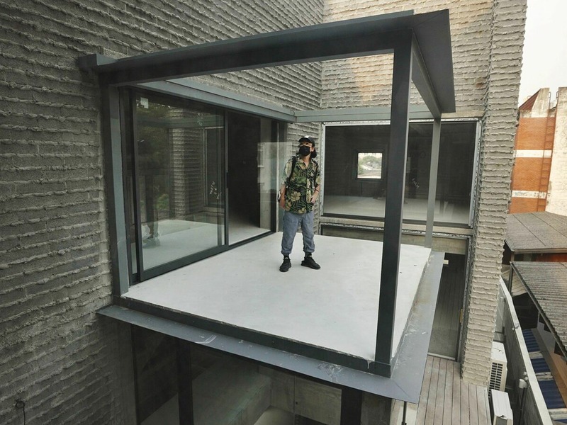 Slika - Velike uši slušaju nogama